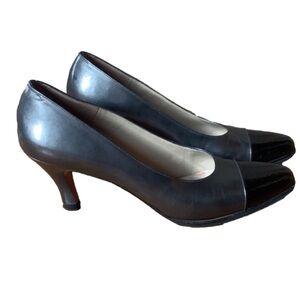 Vintage Salvatore Ferragamo metallic silver and black cap toe pumps Size 9AAAA